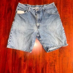Blue denim shorts wrangle 36”
#vintage #90s #skater #streetwear
